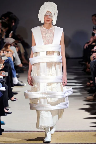 Look 10